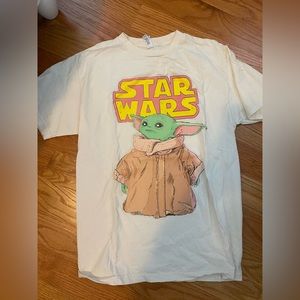Oversized baby yoda Star Wars tee